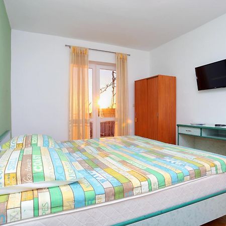 Apartments And Rooms With Parking Space Makarska - 18028 Номер фото